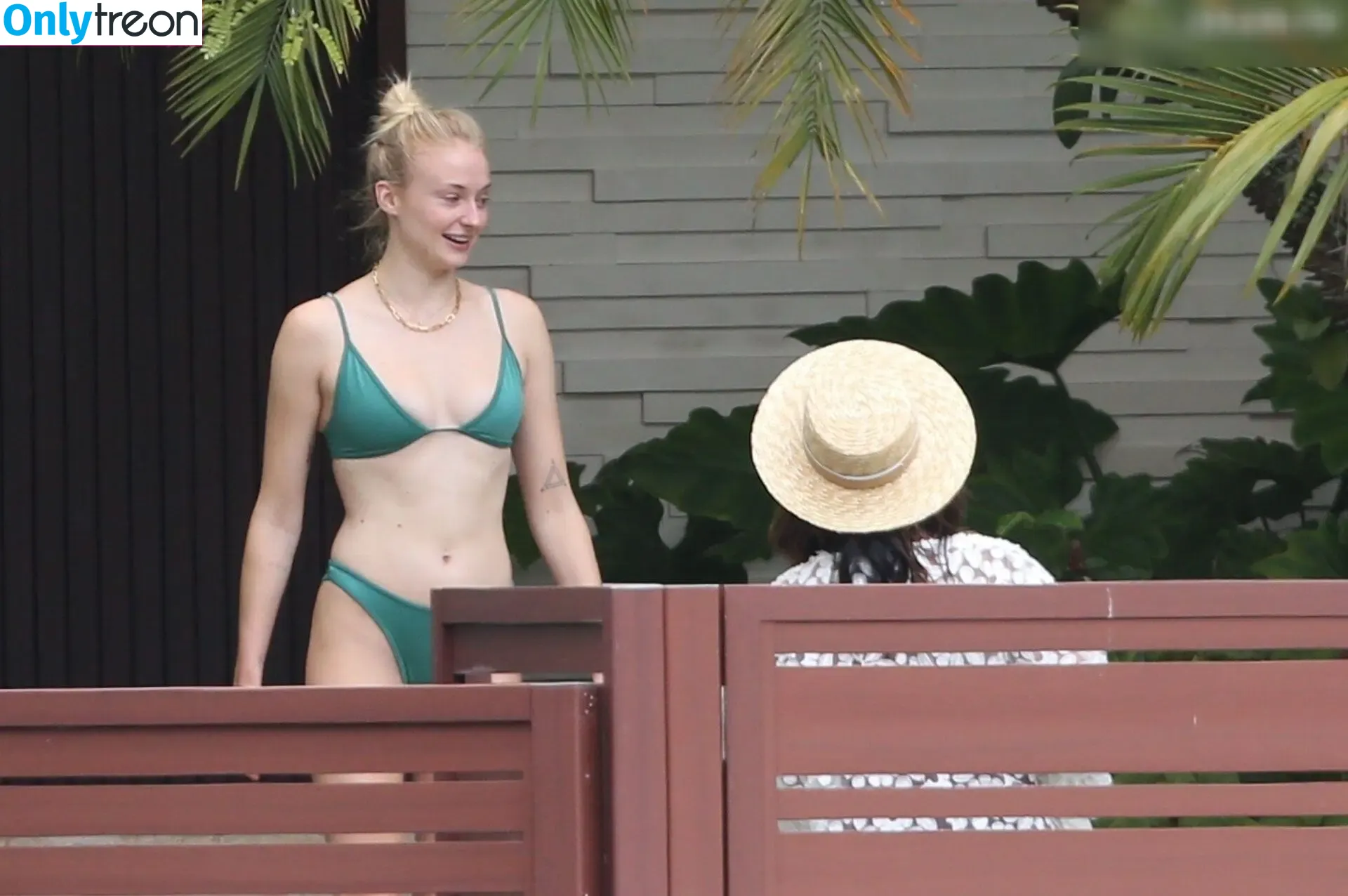 Sophie Turner nude photo #0331 (sexysophieturner / sophiet)