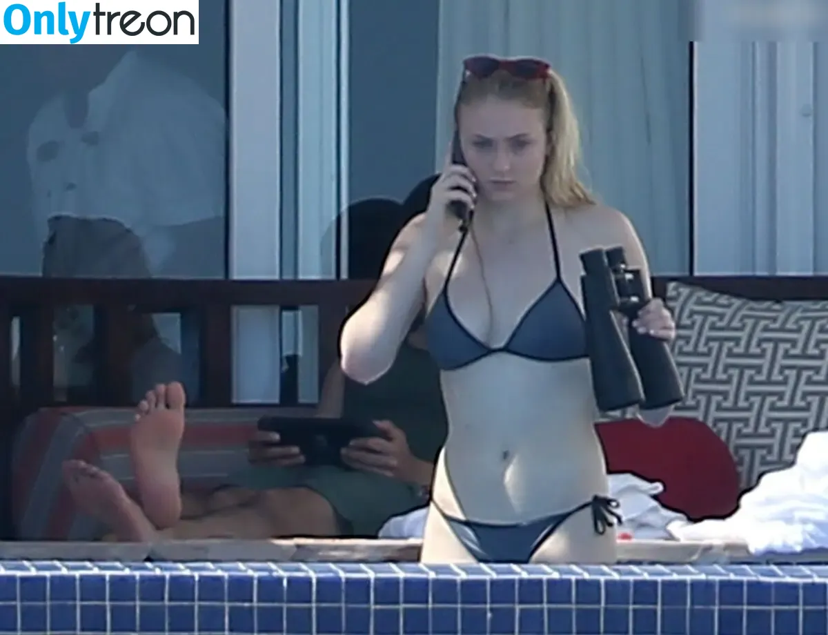 Sophie Turner nude photo #0353 (sexysophieturner / sophiet)