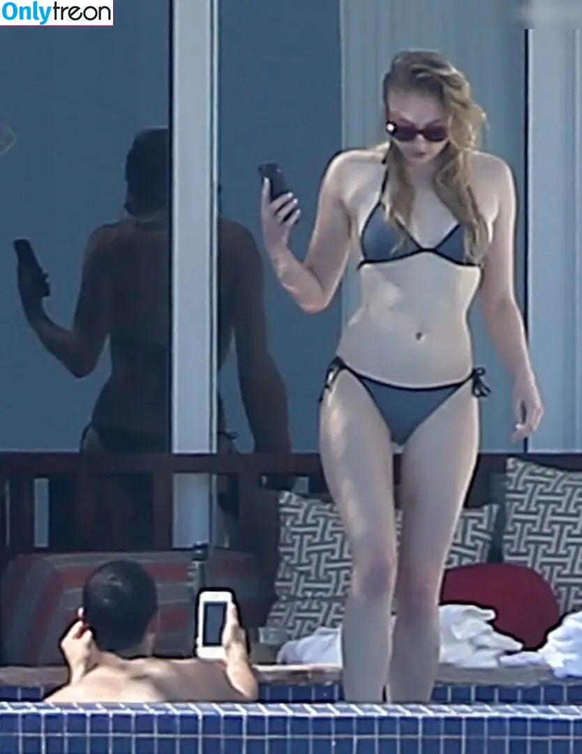 Sophie Turner nude photo #0356 (sexysophieturner / sophiet)