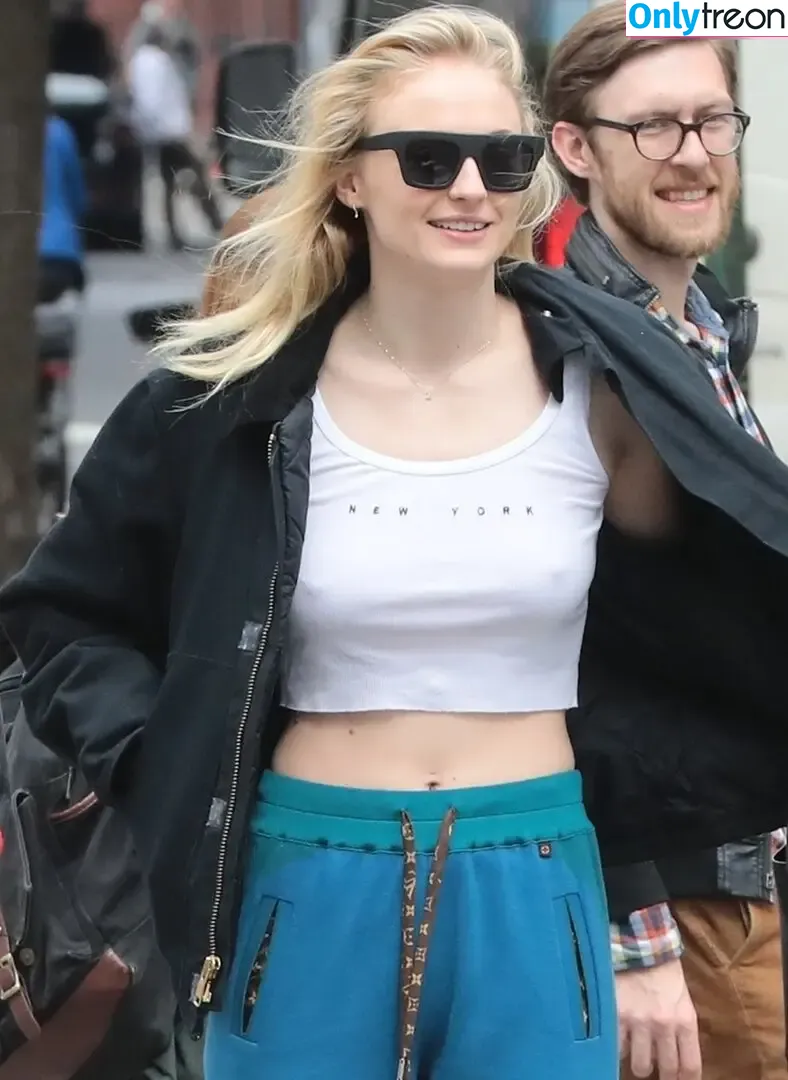 Sophie Turner голая photo #0435 (sexysophieturner / sophiet)