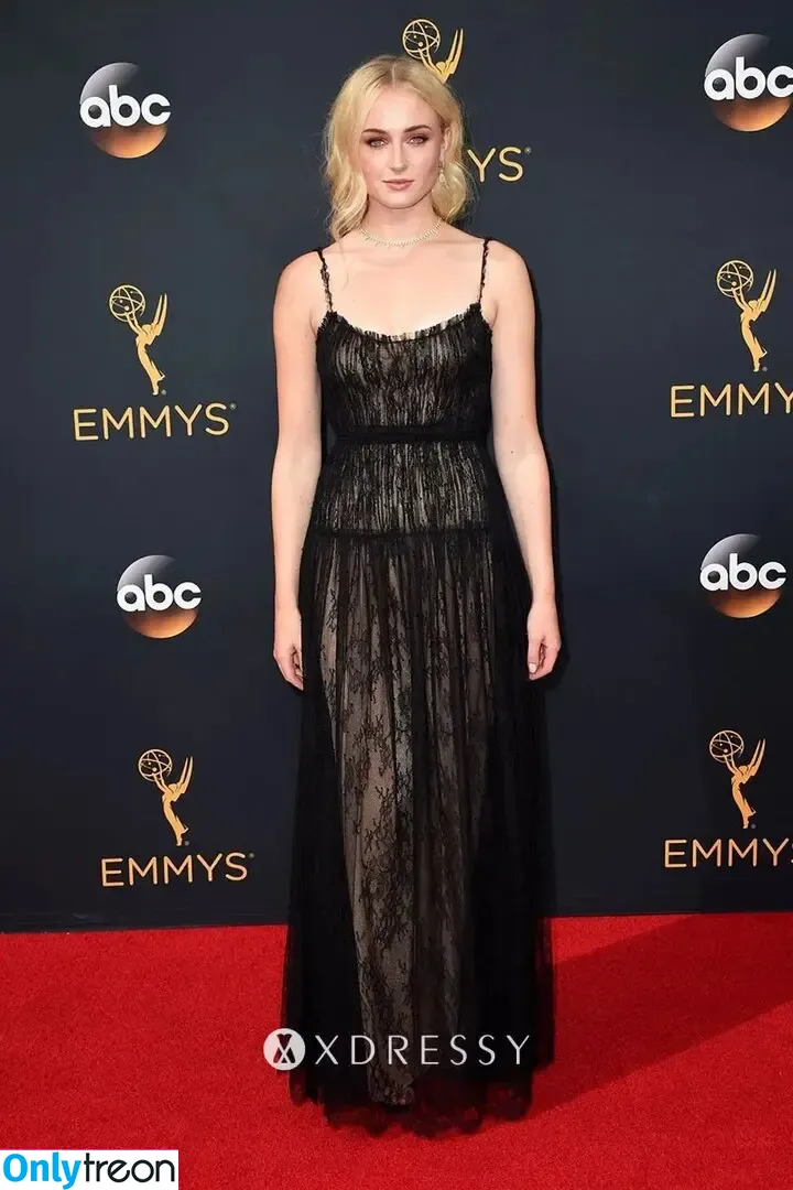 Sophie Turner nude photo #0465 (sexysophieturner / sophiet)