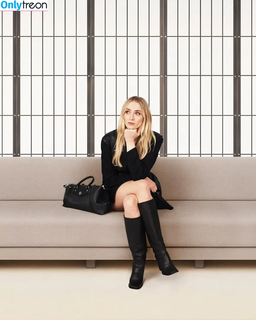 Sophie Turner голая photo #0479 (sexysophieturner / sophiet)