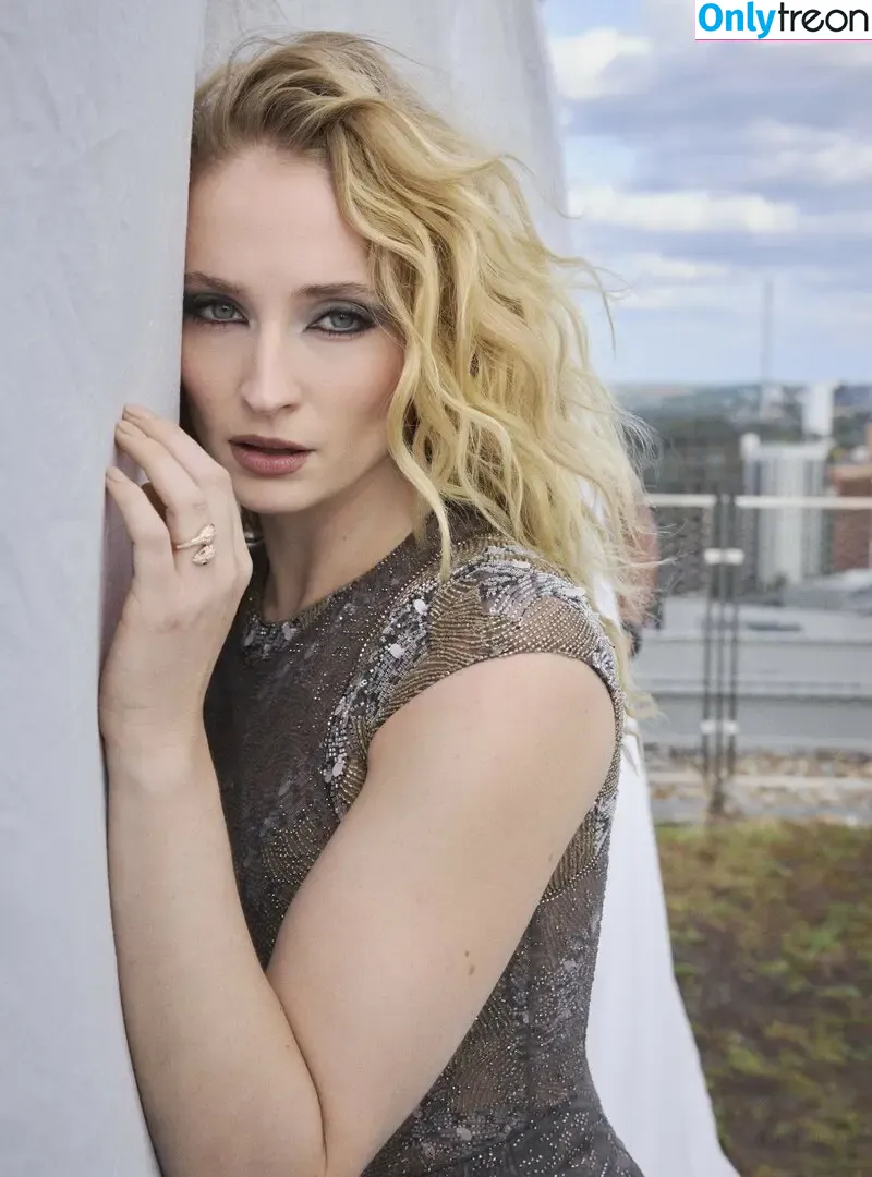 Sophie Turner голая photo #0545 (sexysophieturner / sophiet)