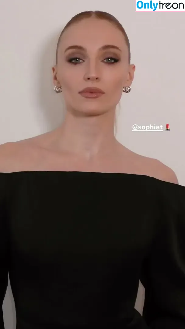 Sophie Turner nude photo #0582 (sexysophieturner / sophiet)