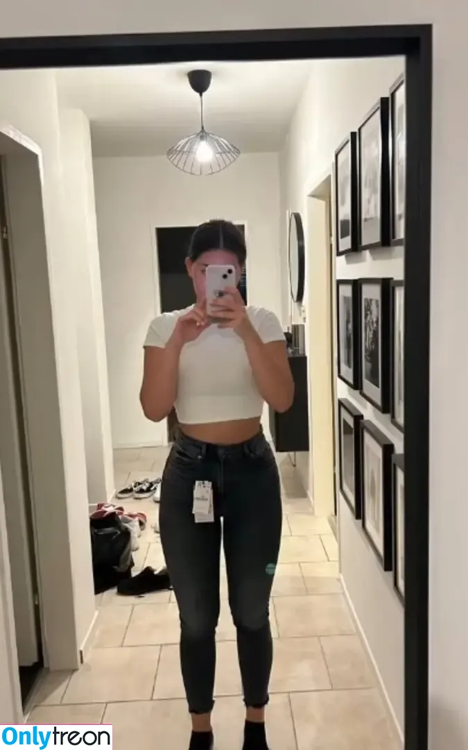 sophmrie nude photo #0018 (sophmrie)