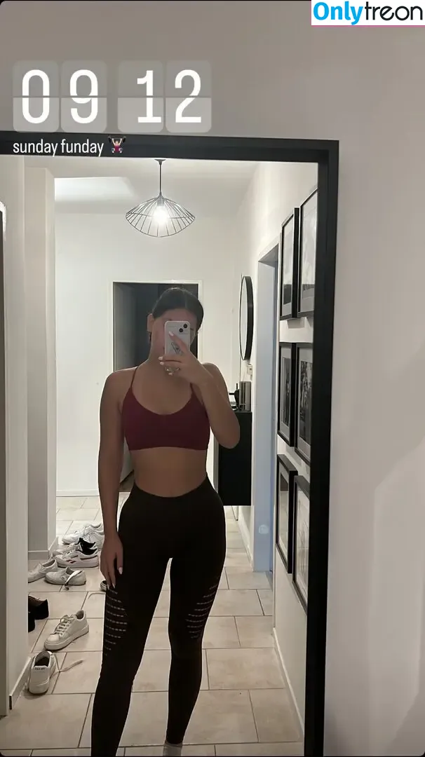 sophmrie nude photo #0019 (sophmrie)