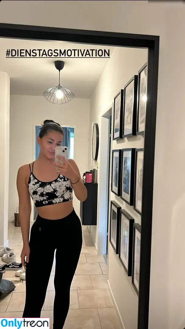 sophmrie nude photo #0023 (sophmrie)