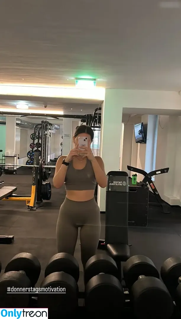 sophmrie nude photo #0033 (sophmrie)