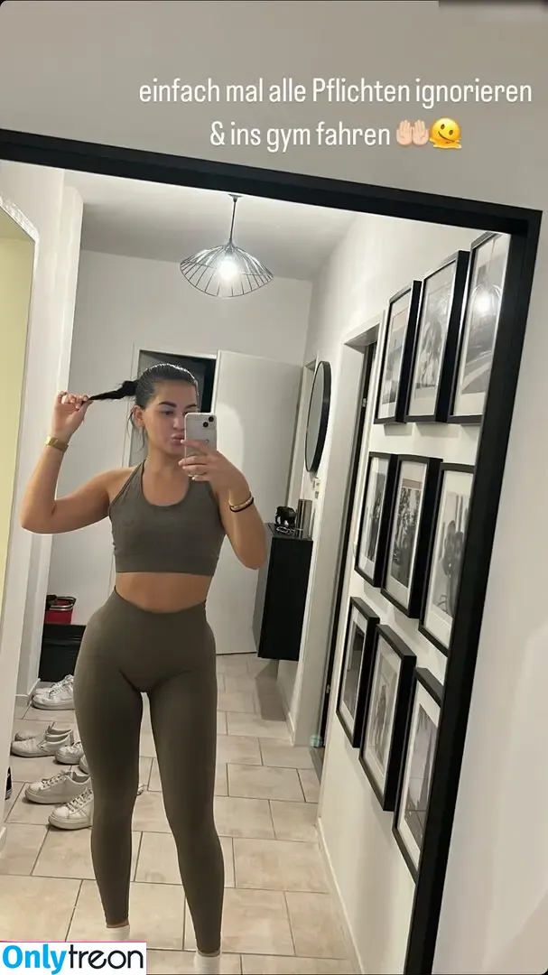 sophmrie nude photo #0048 (sophmrie)