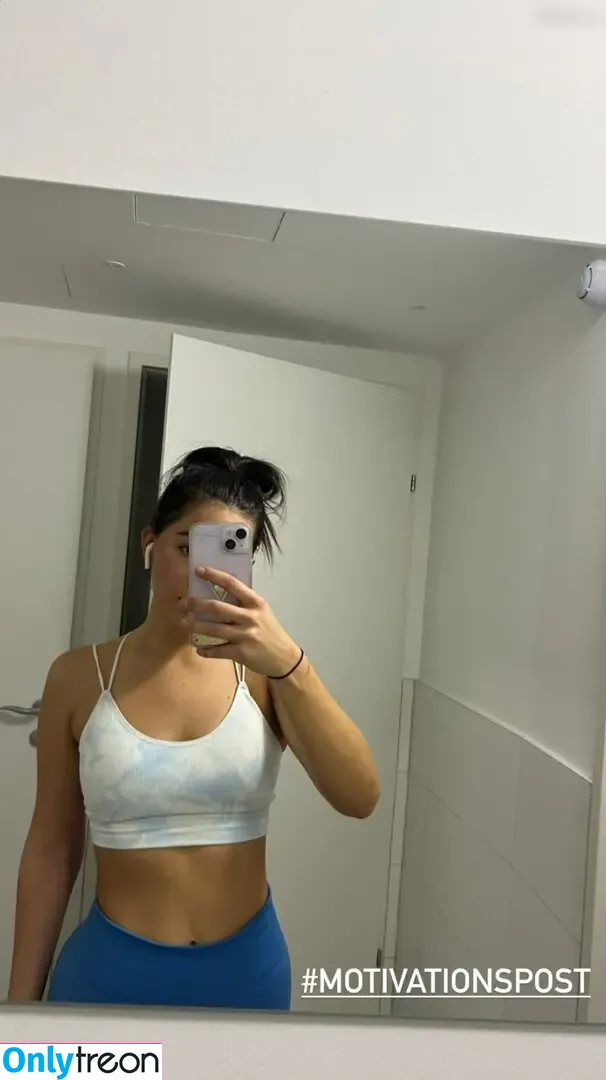 sophmrie nude photo #0060 (sophmrie)