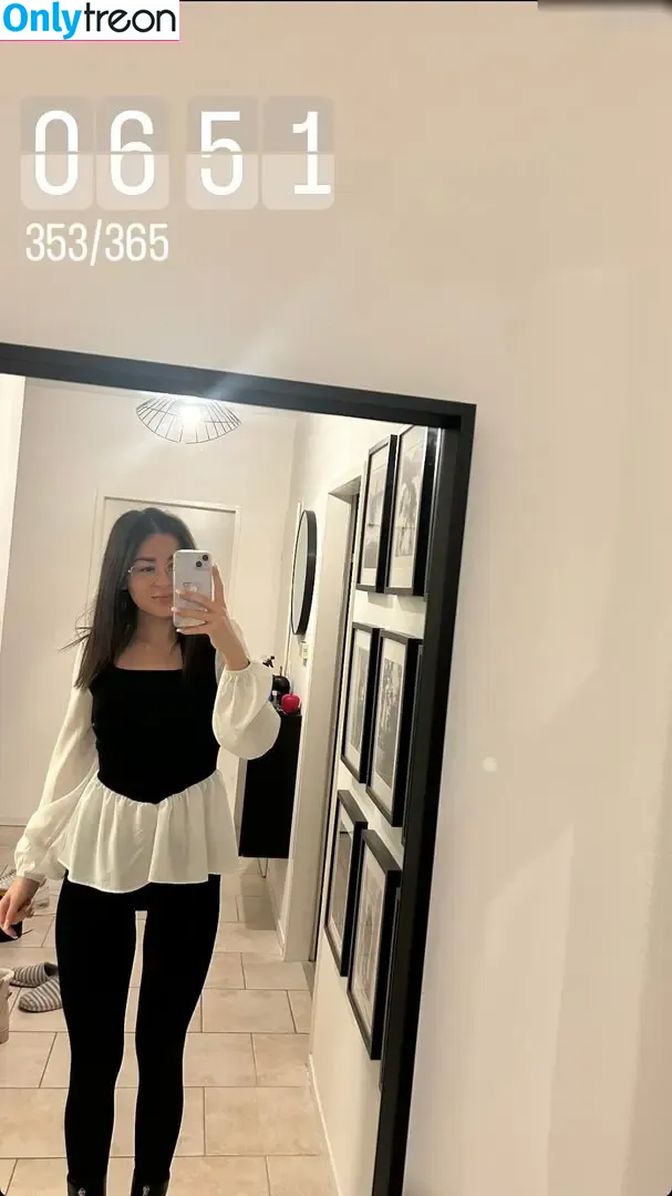 sophmrie nude photo #0080 (sophmrie)