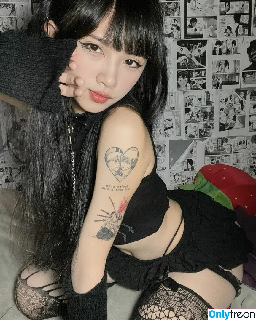 sorrylylyy голая photo #0001 (sorrylylyy)