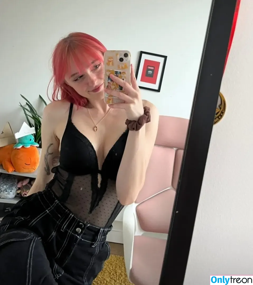 Soupforeloise nude photo #0005 (help)