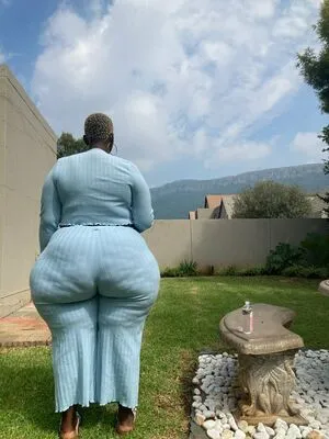 South African Thick / african.babez / the_real_liso nude photo #0002