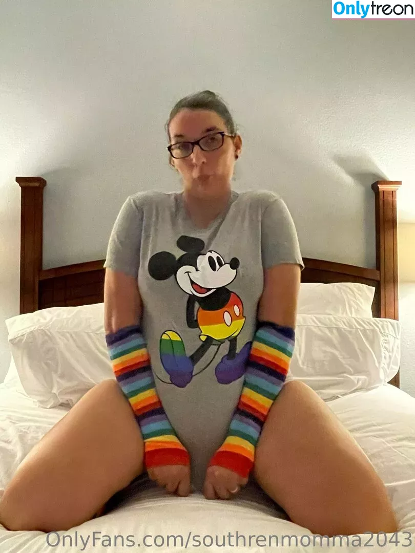 southrenmomma2043 nude photo #0035 (r_o_w_z)