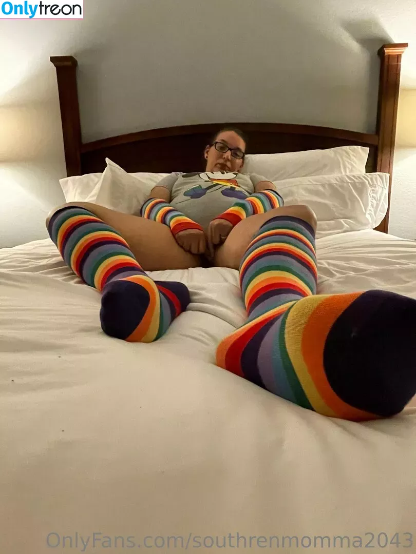 southrenmomma2043 nude photo #0036 (r_o_w_z)