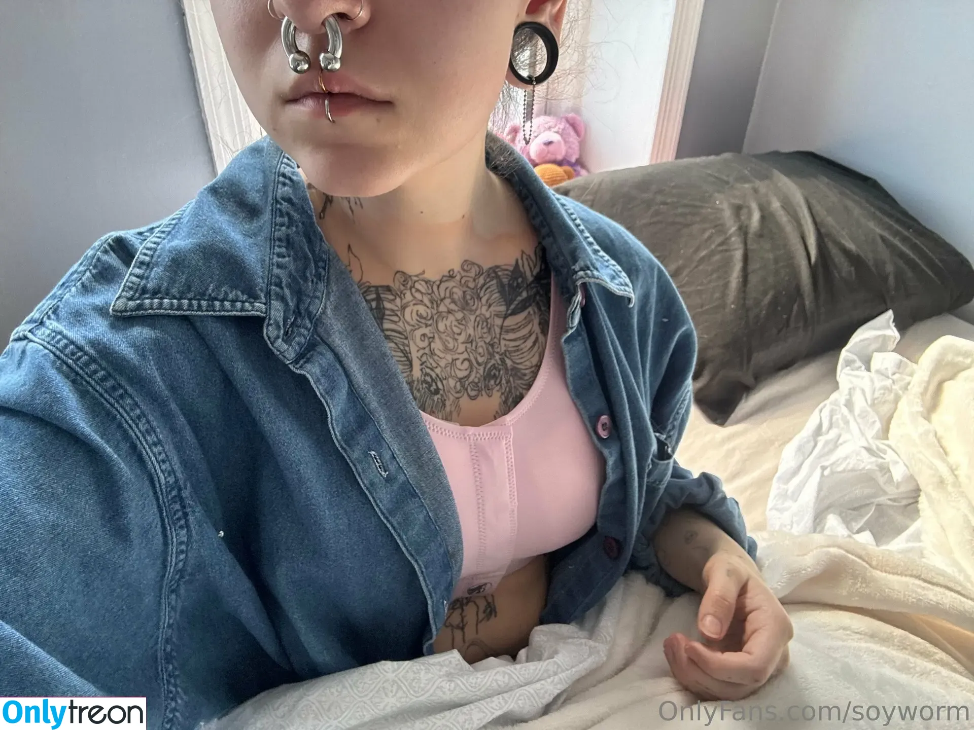 soyworm nude photo #0048 (soyworm)