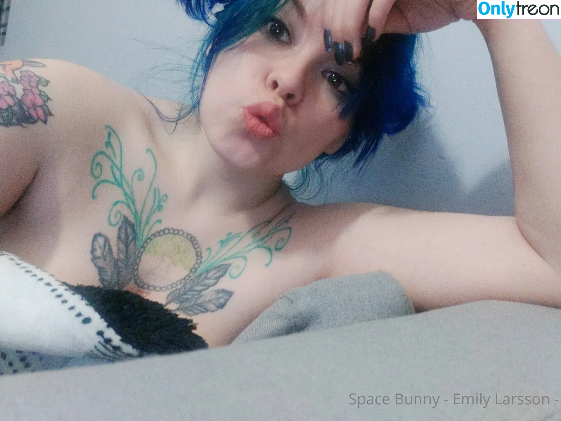 spacee.bunny nude photo #0010 (spacee.bunny)