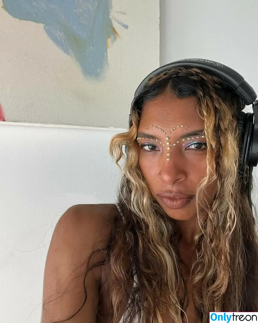 Spellling nude photo #0006 (Chrystia Cabral)