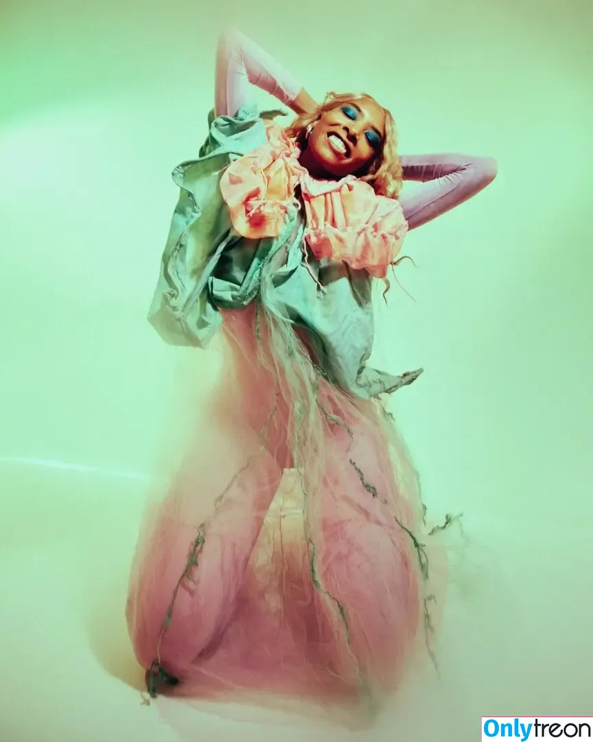 Spellling голая photo #0019 (Chrystia Cabral)