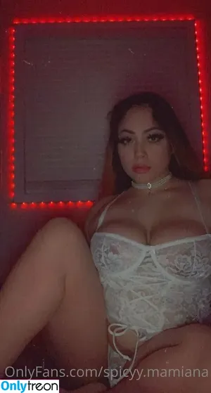 spicyy.mamiana / karinakayda nude photo #0048