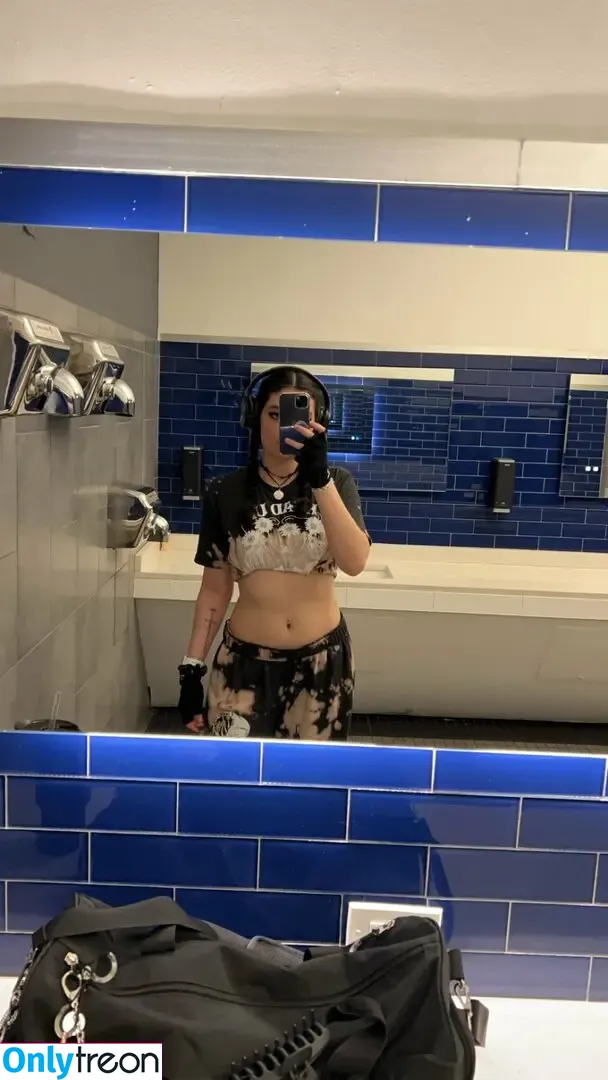 squibful nude photo #0010 (agothmommy)