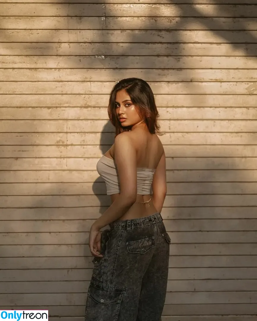 Srushti Bannatti nude photo #0003 (_bannnno_)