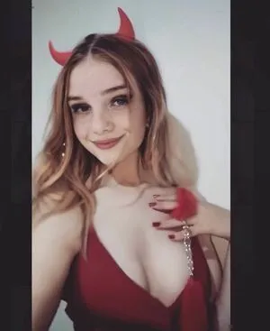 SSandia / sandialilibeth / sandysparrowgamer nude photo #0006