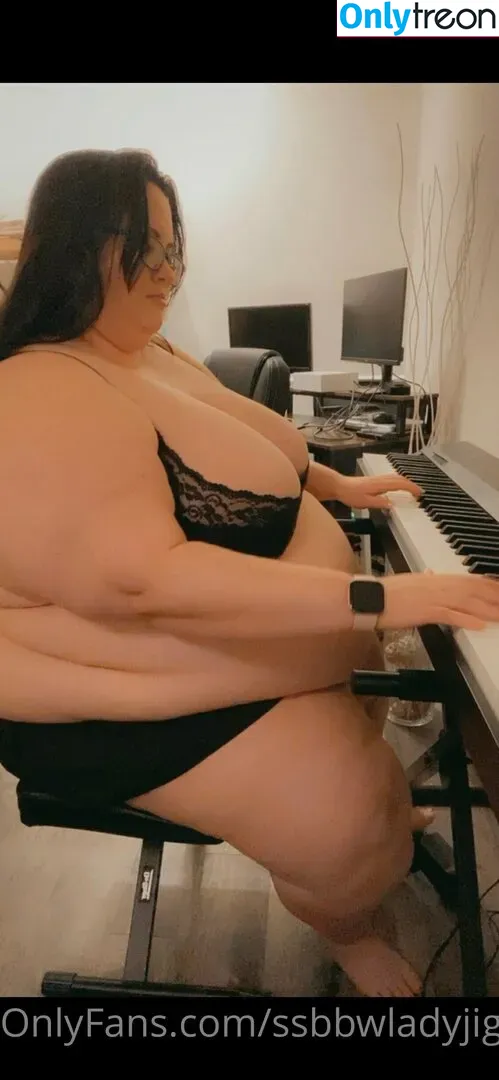 ssbbwladyjiggles nude photo #0099 (ssbbwladyjiggles)