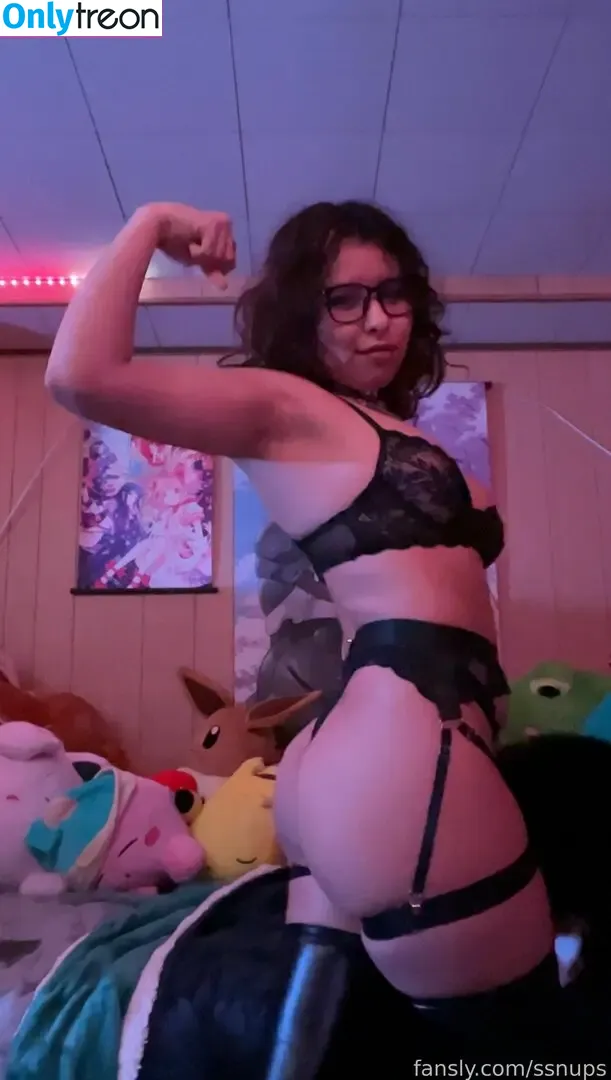 ssnups nude photo #0002 (susiesnaps_)