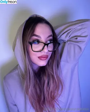 sssexycassieee / cassieee.ss nude photo #0027