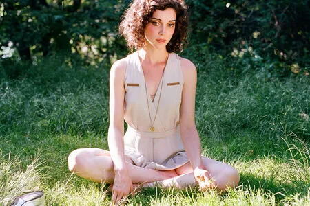 St Vincent / Annie Erin Clark / muddaub / st_vincent nude photo #0045