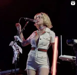 St Vincent / Annie Erin Clark / muddaub / st_vincent nude photo #0066