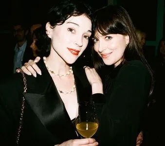 St Vincent / Annie Erin Clark / muddaub / st_vincent nude photo #0070