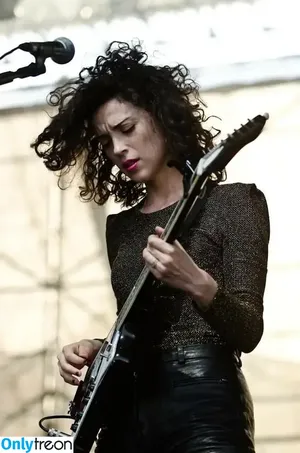 St Vincent / Annie Erin Clark / muddaub / st_vincent nude photo #0199