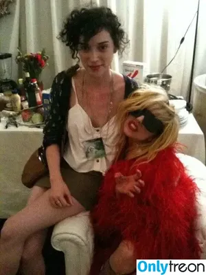 St Vincent / Annie Erin Clark / muddaub / st_vincent nude photo #0216