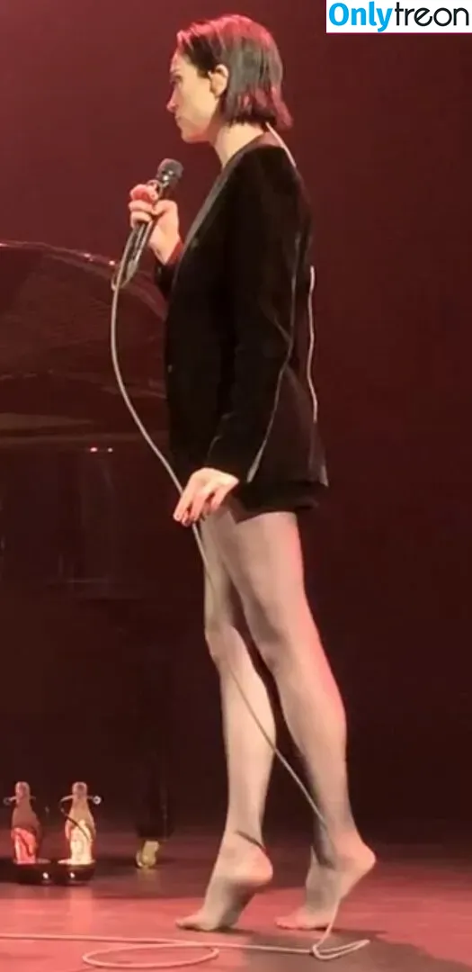 St Vincent nude photo #0012 (Annie Erin Clark / st_vincent)