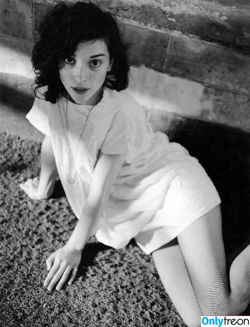 St Vincent nude photo #0020 (Annie Erin Clark / st_vincent)