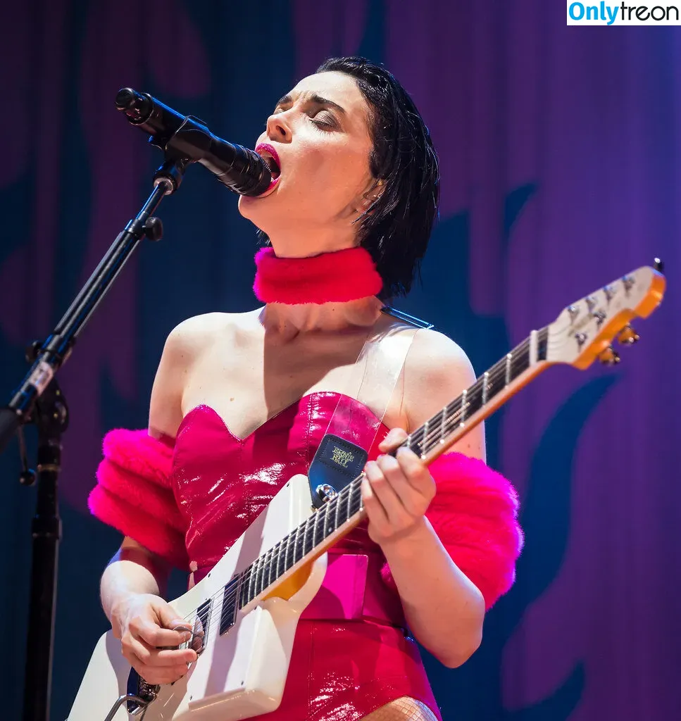 St Vincent nude photo #0023 (Annie Erin Clark / st_vincent)