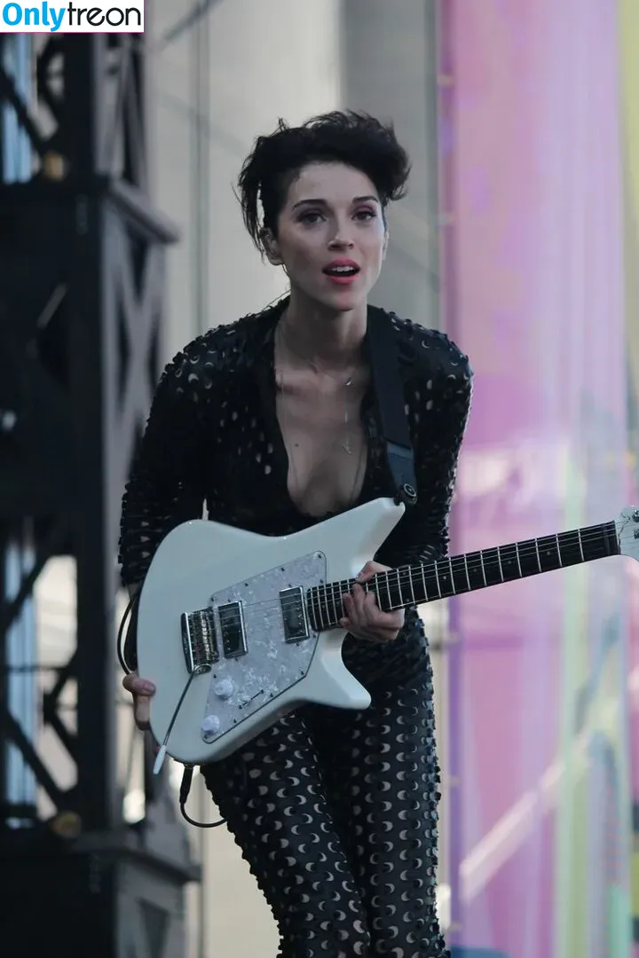 St Vincent nude photo #0025 (Annie Erin Clark / st_vincent)