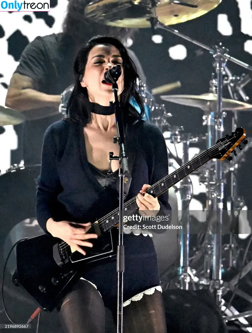 St Vincent голая photo #0173 (Annie Erin Clark / muddaub / st_vincent)