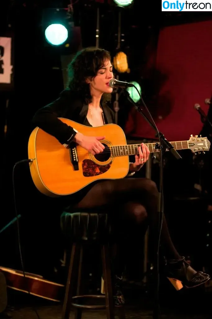 St Vincent nude photo #0213 (Annie Erin Clark / muddaub / st_vincent)