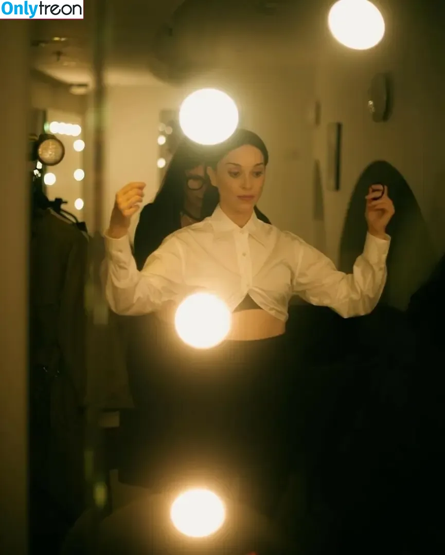 St Vincent nude photo #0230 (Annie Erin Clark / muddaub / st_vincent)