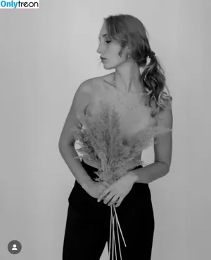 Sta.larissa.offical nude photo #0001