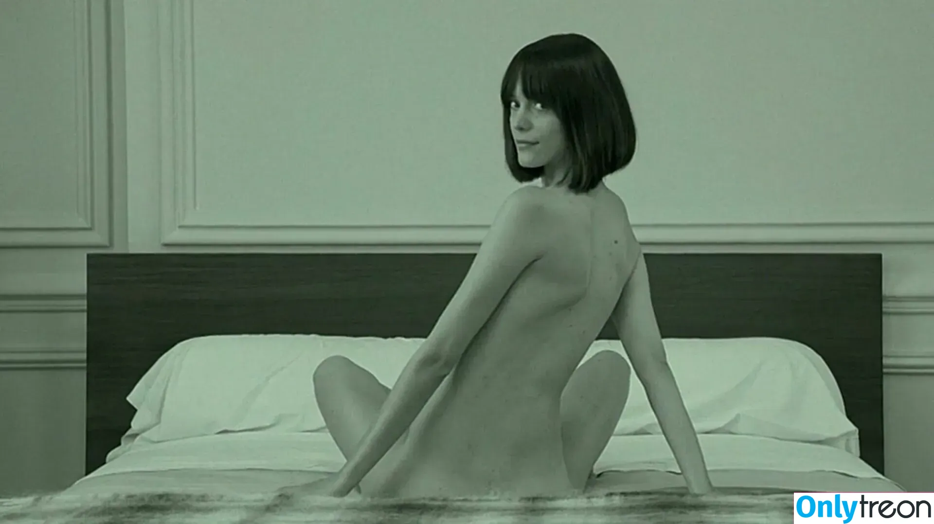 Stacy Martin nude photo #0004 (_stacymartin)