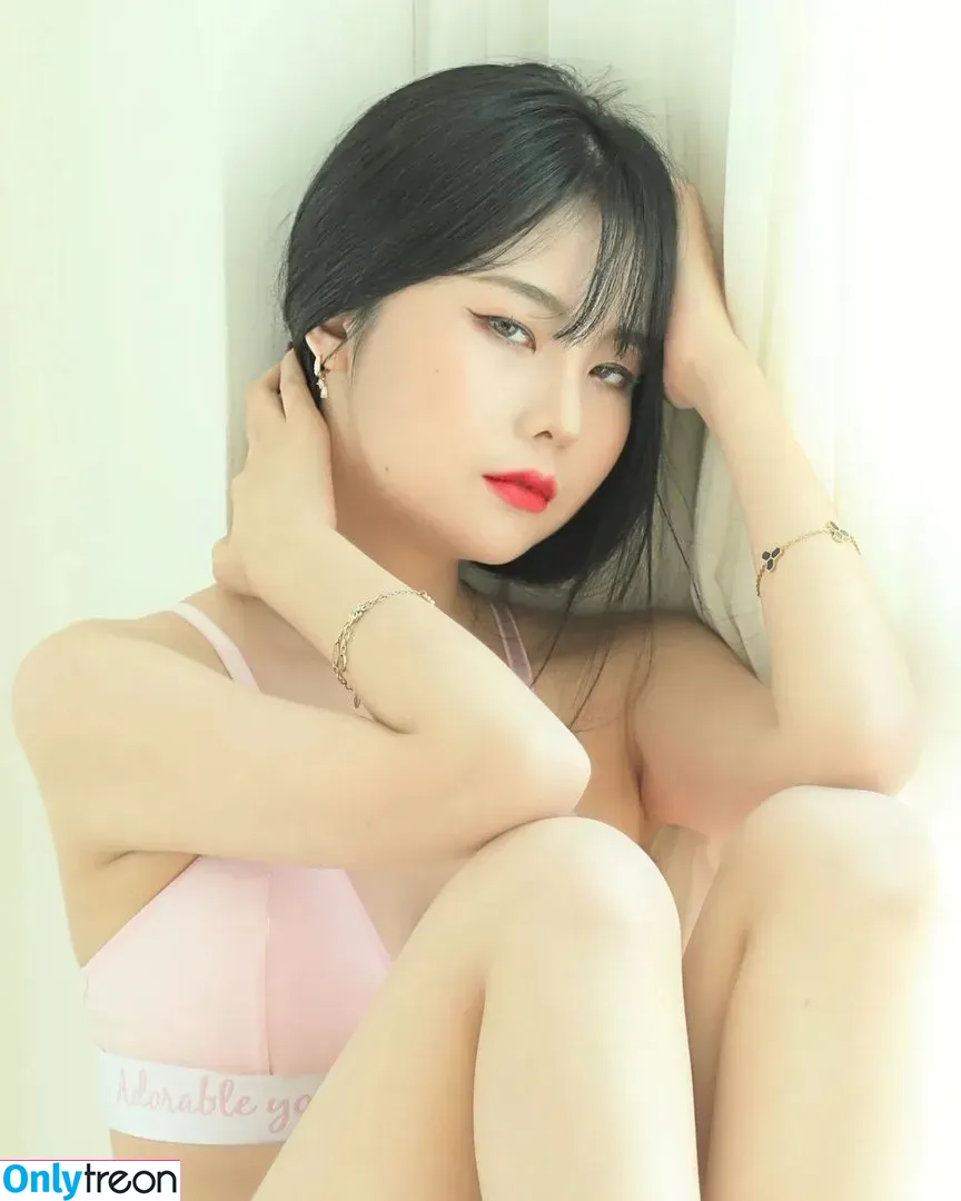 Starlight_h20 nude photo #0005 (Yuna)