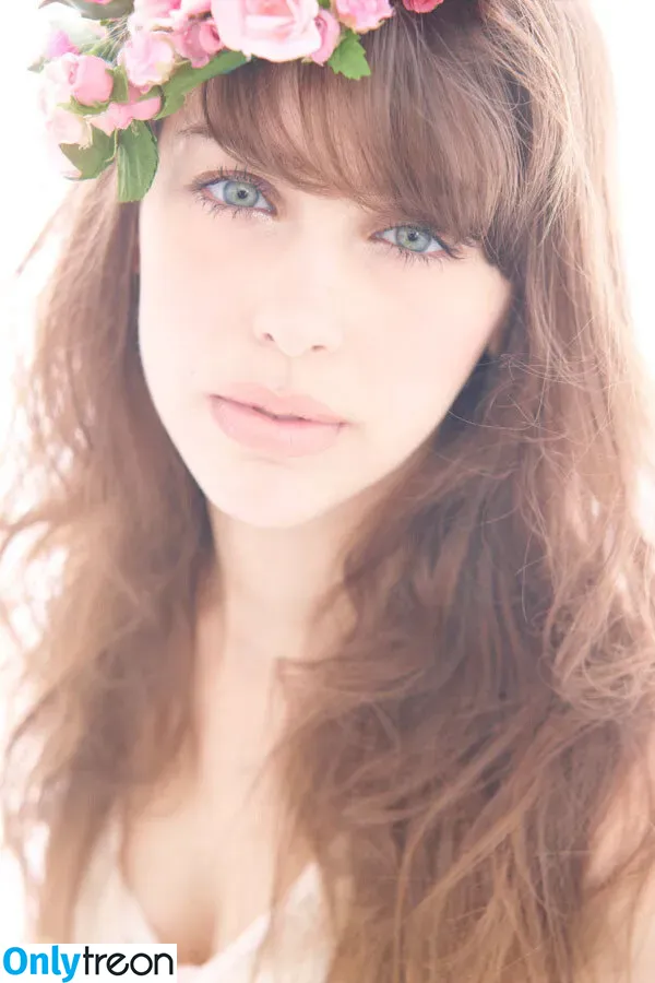 Stefanie Joosten nude photo #0044 (stefaniejoosten)
