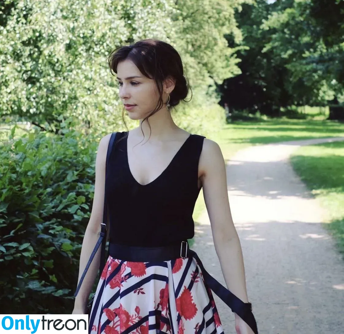 Stefanie Joosten nude photo #0127 (stefaniejoosten)