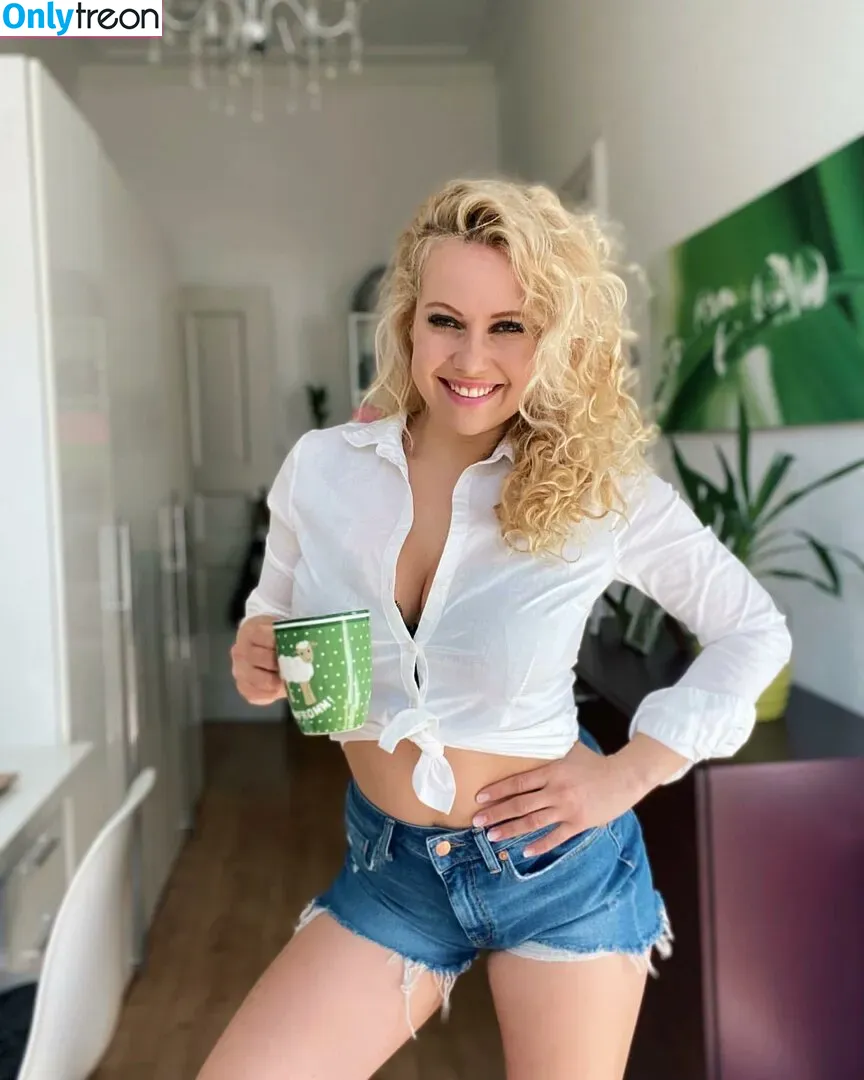 Steffi Landerer голая photo #0269 (steffymetal)