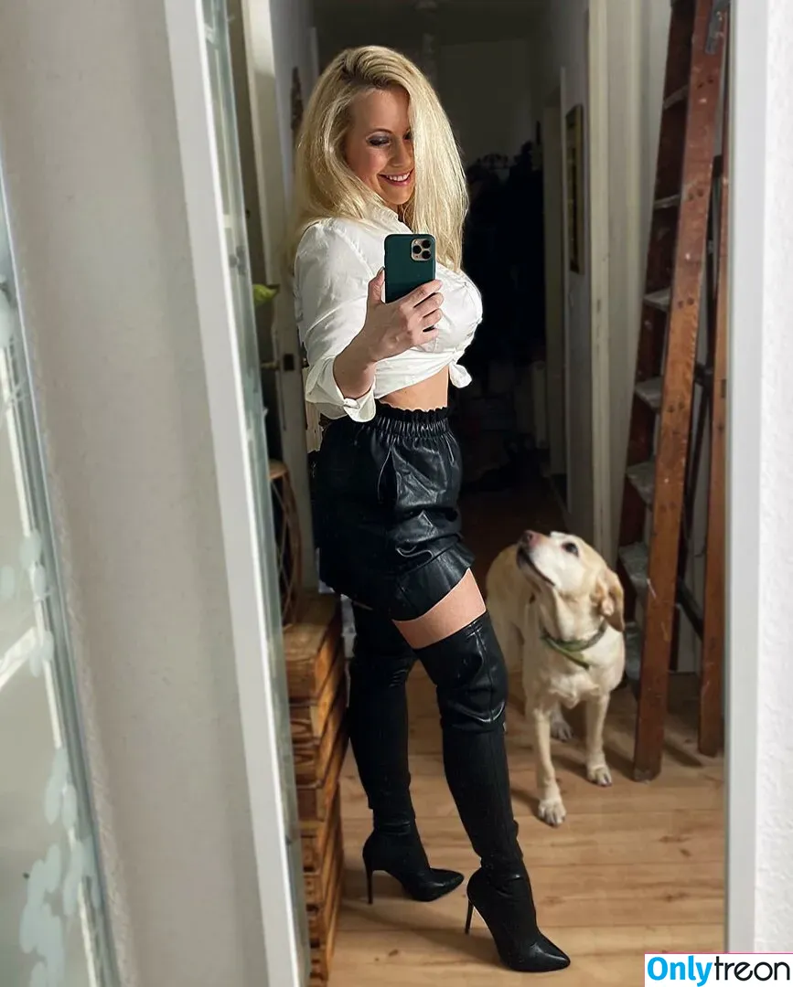 Steffi Landerer голая photo #0308 (steffymetal)